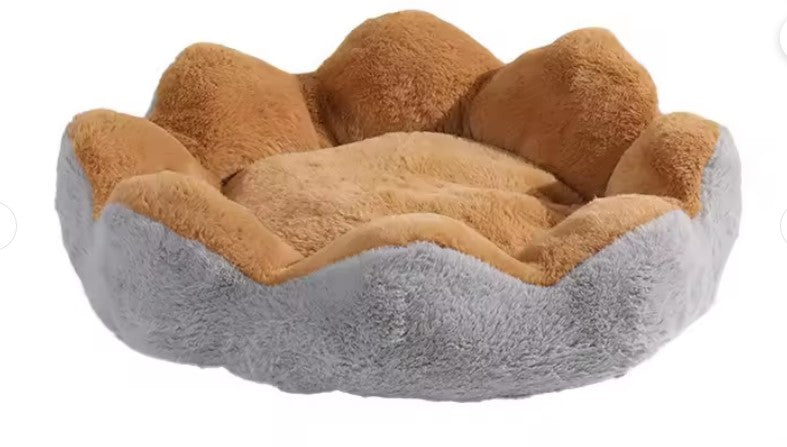 Kuscheliges Katzen- und Hundebett in Blumenform