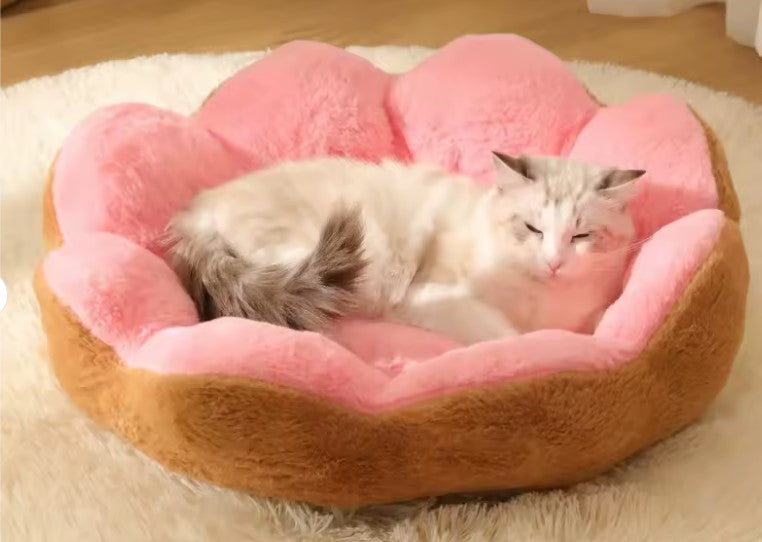 Kuscheliges Katzen- und Hundebett in Blumenform