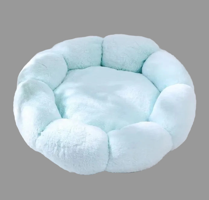 Kuscheliges Katzen- und Hundebett in Wolkenform