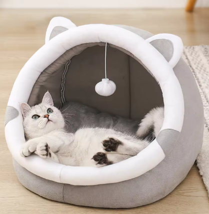 Kuscheliges Katzenbett in Katzenform