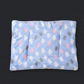 Flauschiges Flanell-Haustierkissen – Wolken & Hasen (70 x 55 cm)