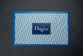 Dogior Napfunterlage für Hunde – Blaues Monogramm